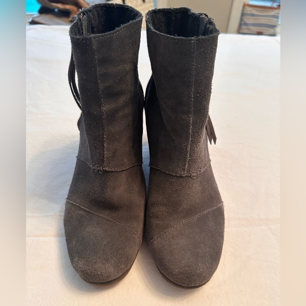 Tom’s Desert Wedge Boots Dark Gray Suede Size 8